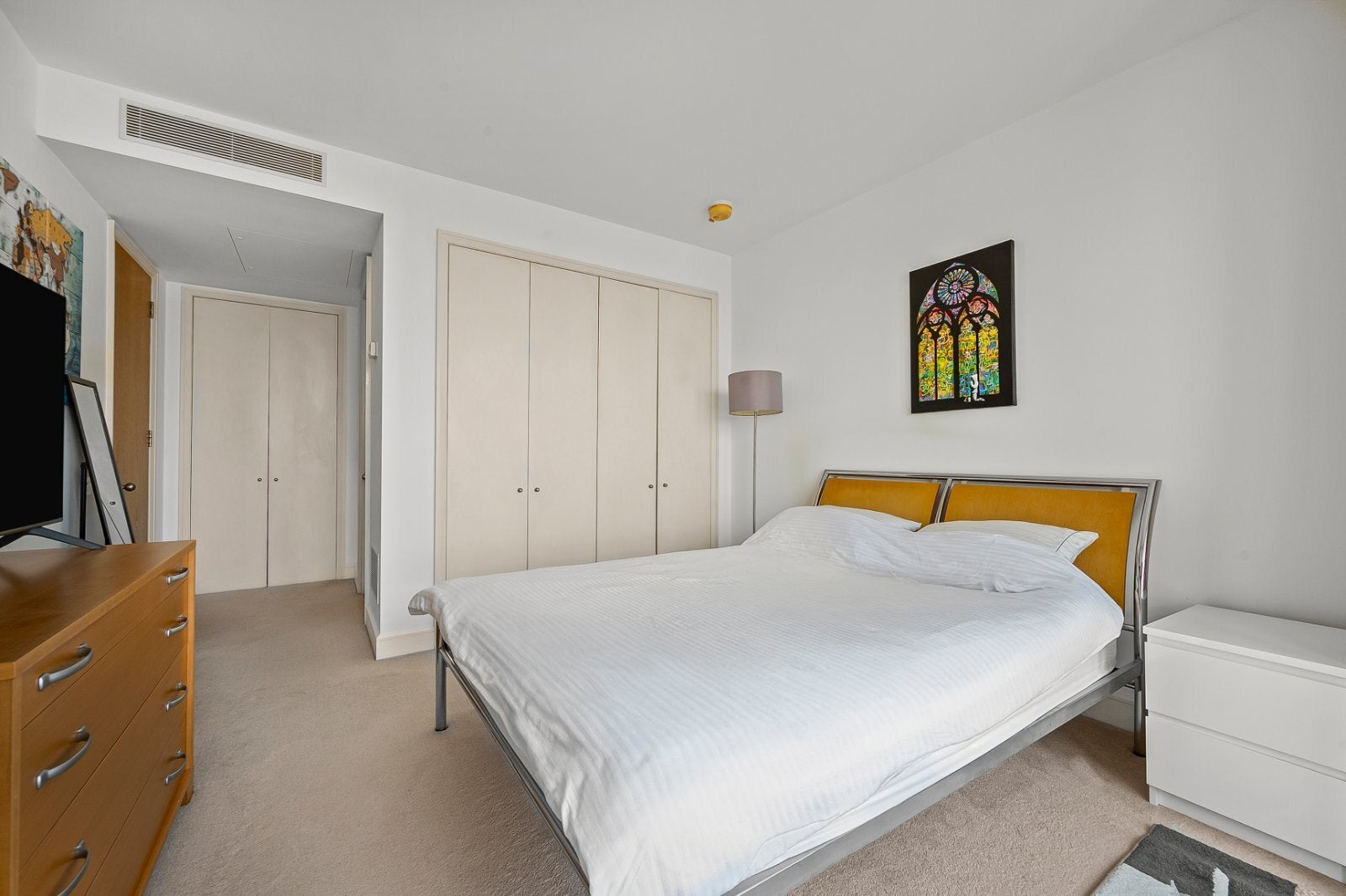 Flat Westferry Circus in Greater London