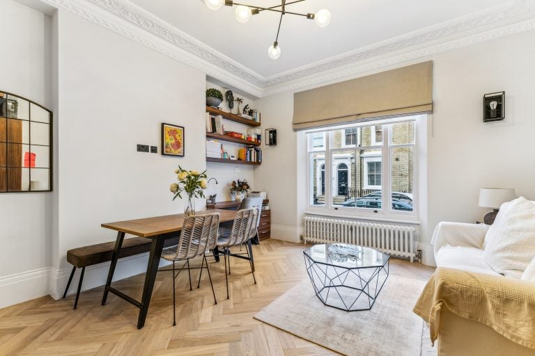 Flat Ifield Road in Greater London