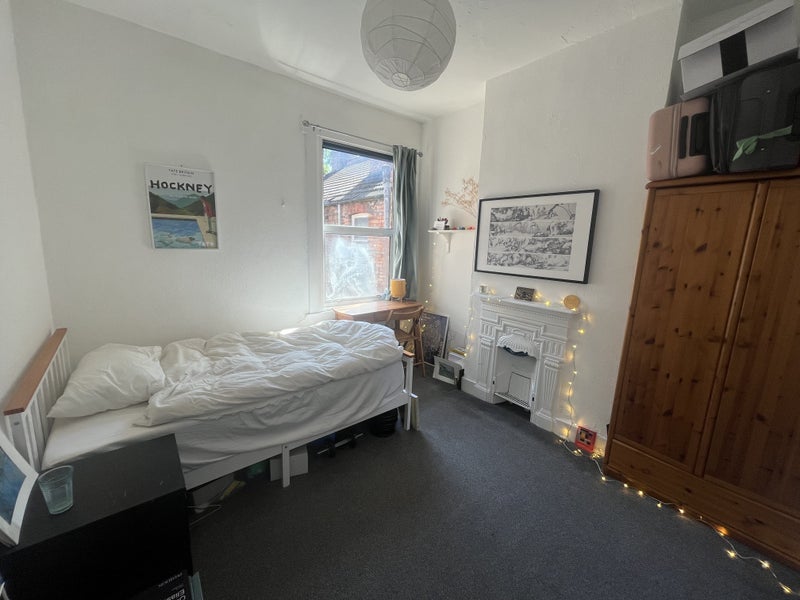 Room Hermitage Road in Greater London
