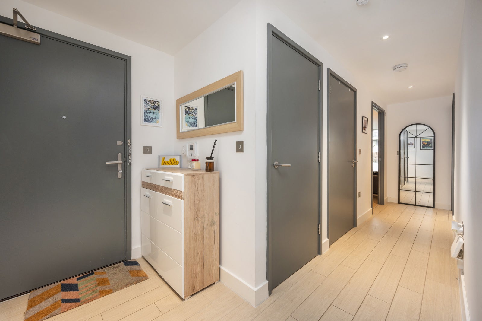 Flat Canalside Square in Greater London