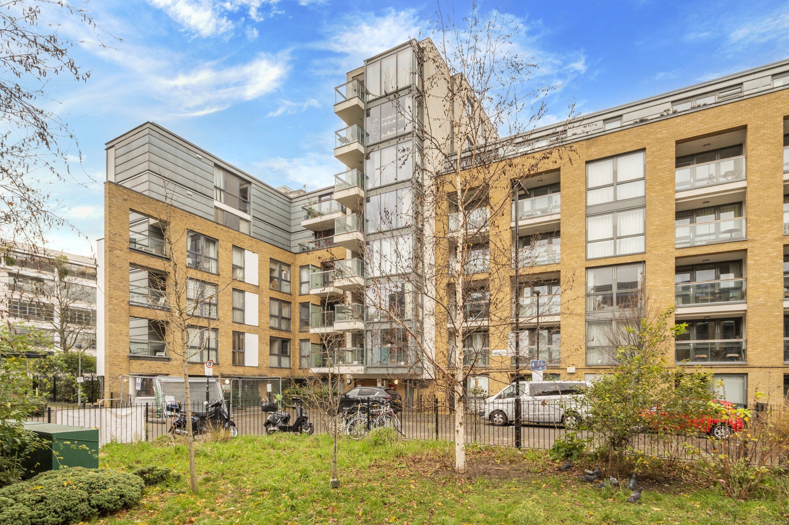 Flat Canalside Square in Greater London