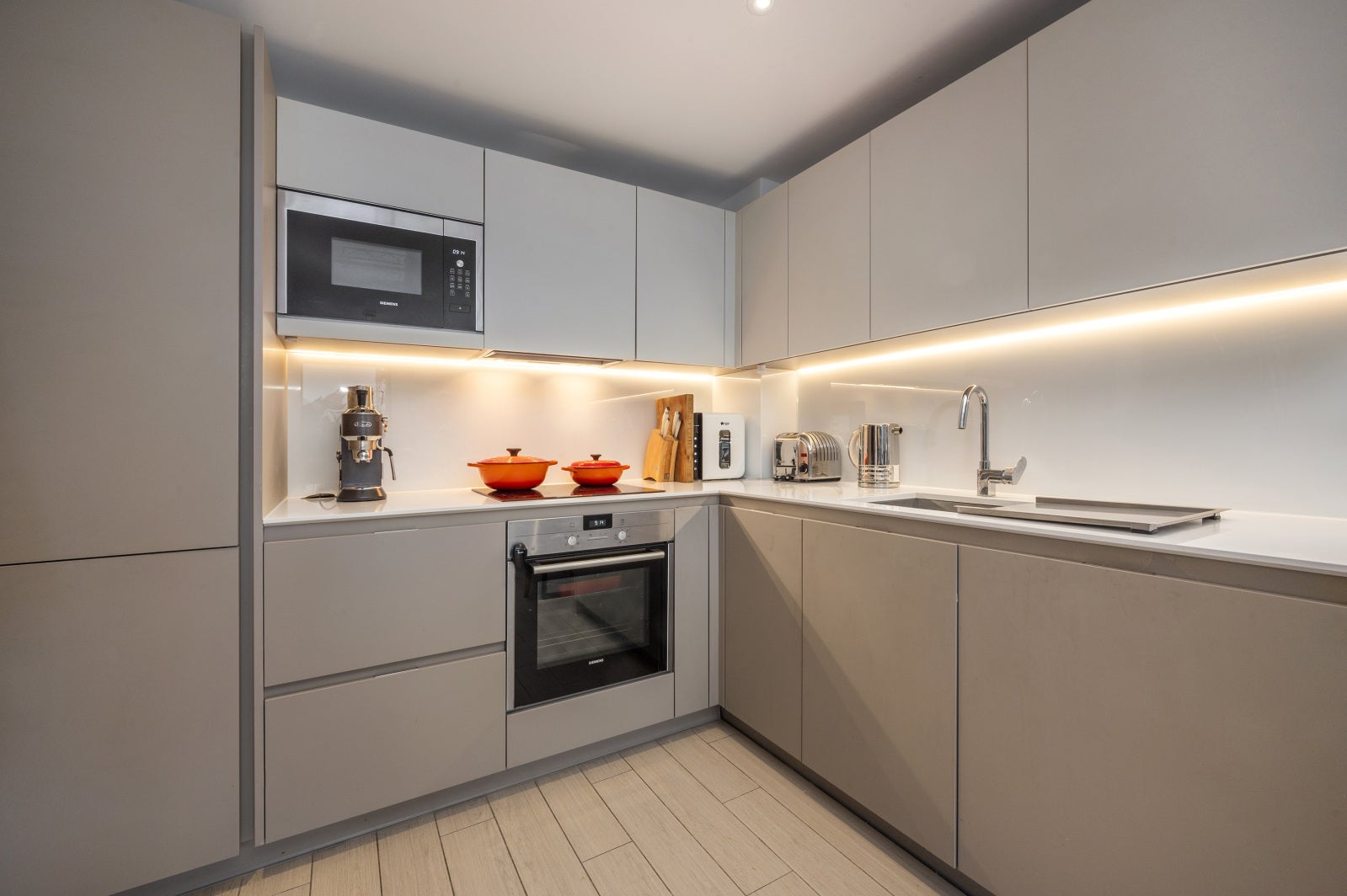 Flat Canalside Square in Greater London