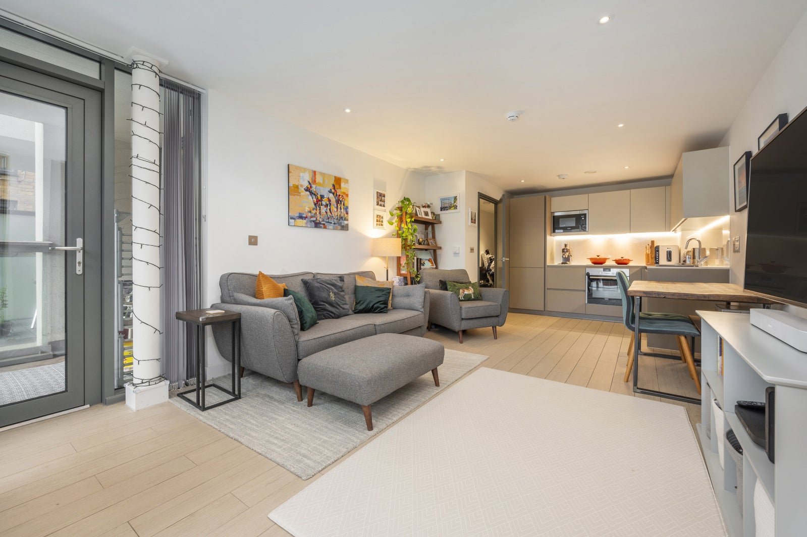 Flat Canalside Square in Greater London