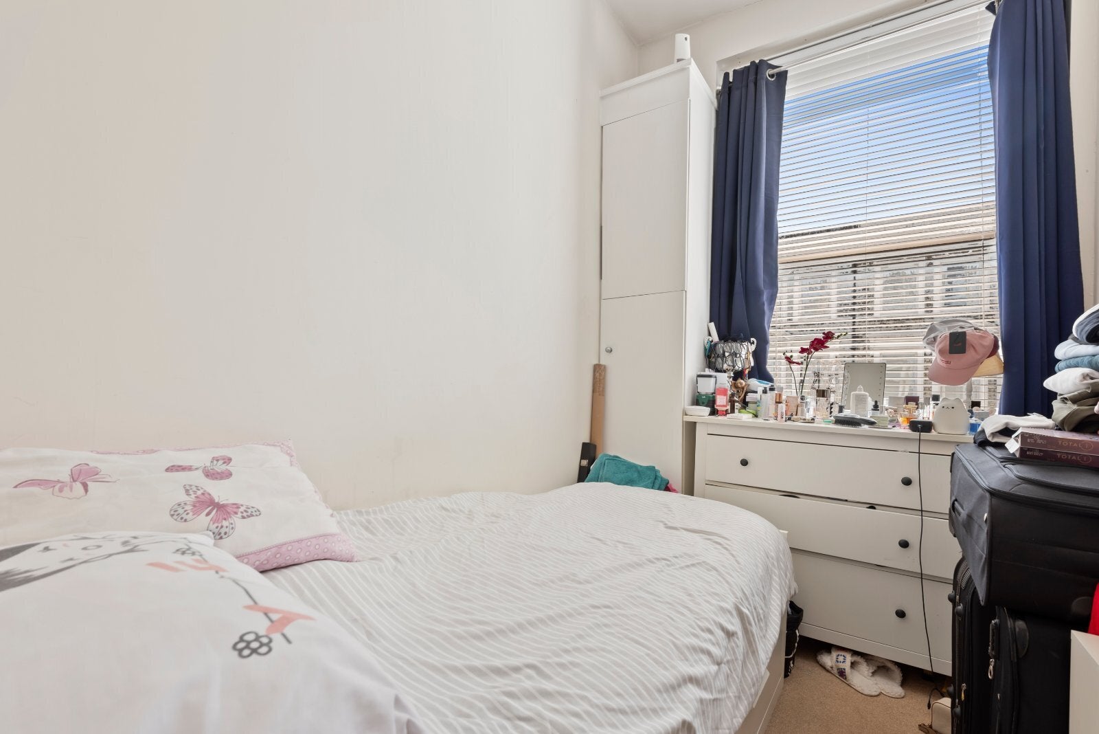 Flat Castletown Road in Greater London