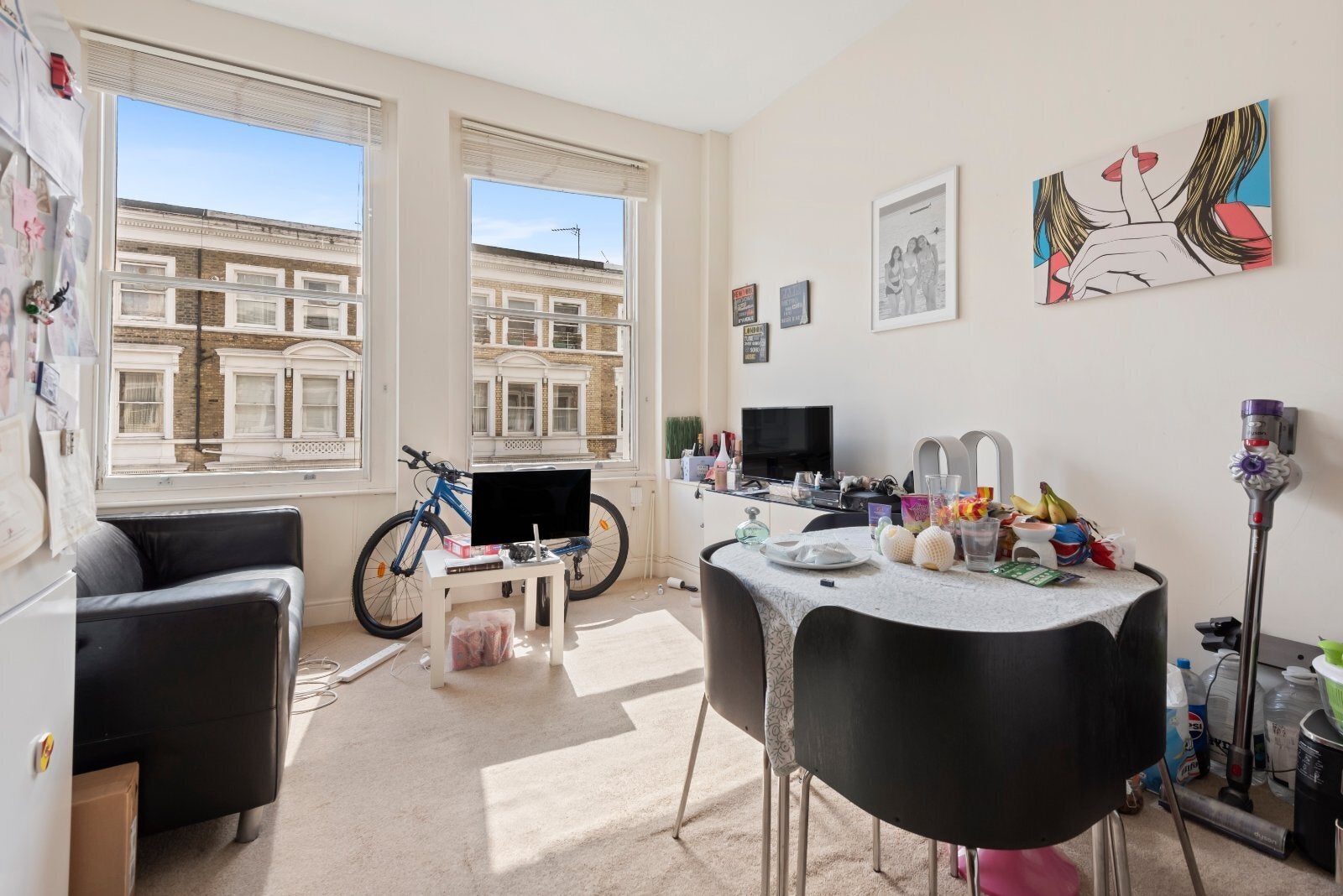 Flat Castletown Road in Greater London