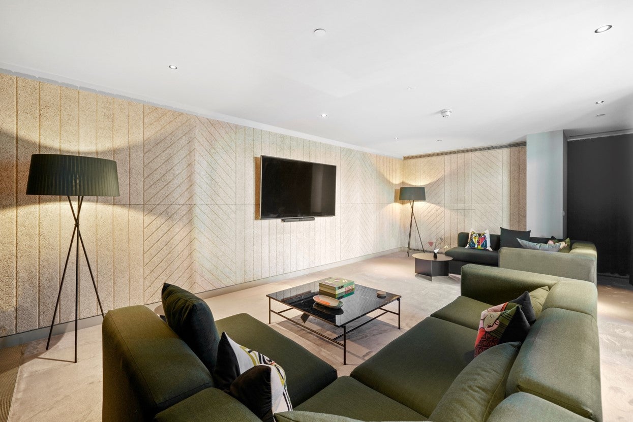 Flat Anthems Way in Greater London