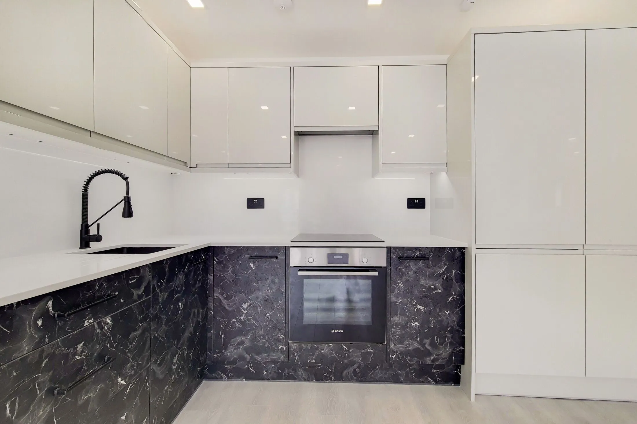 Flat Greyhound Road in Greater London