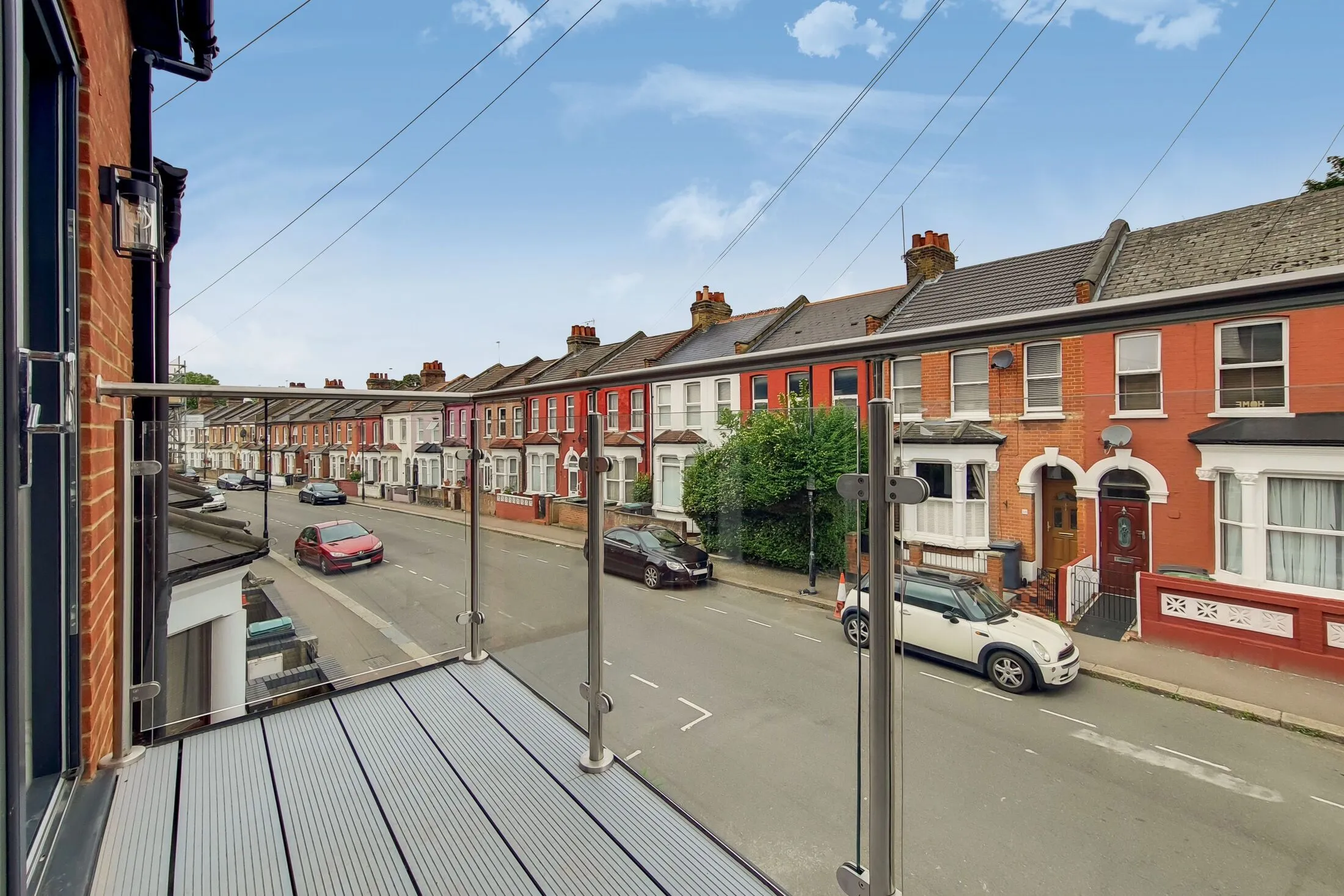 Flat Greyhound Road in Greater London