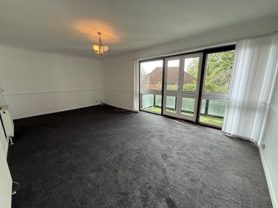 Flat West End Lane in Stoke Poges