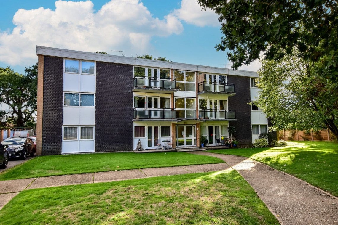 Flat West End Lane in Stoke Poges