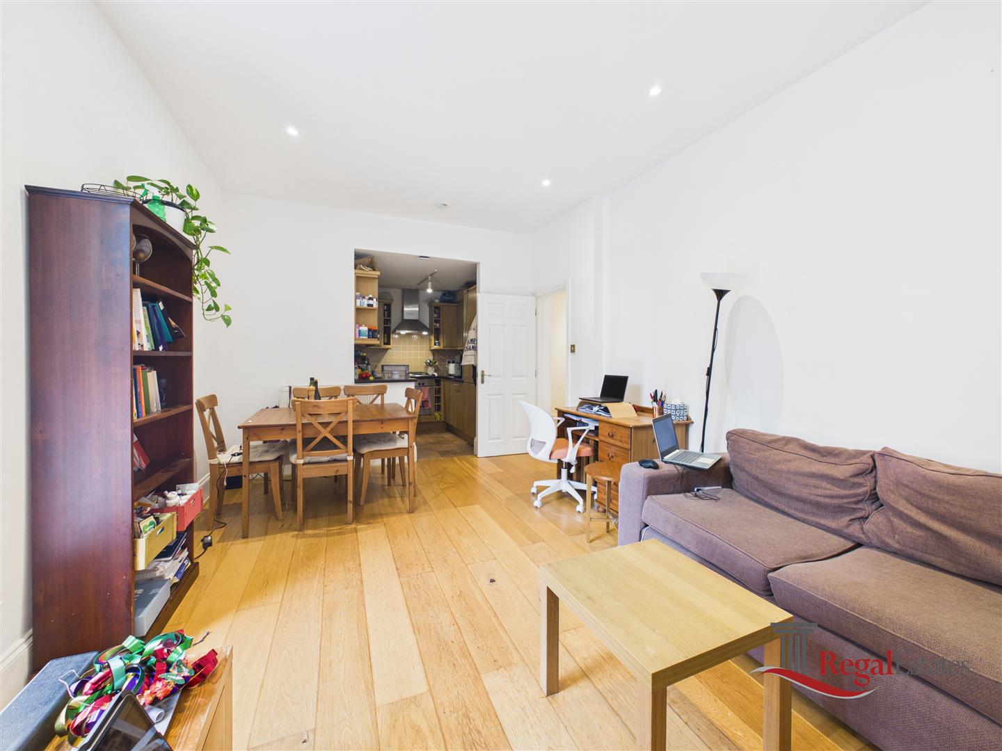 Flat Princess Park Manor in Greater London