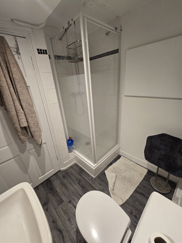 Room High Street in Greater London