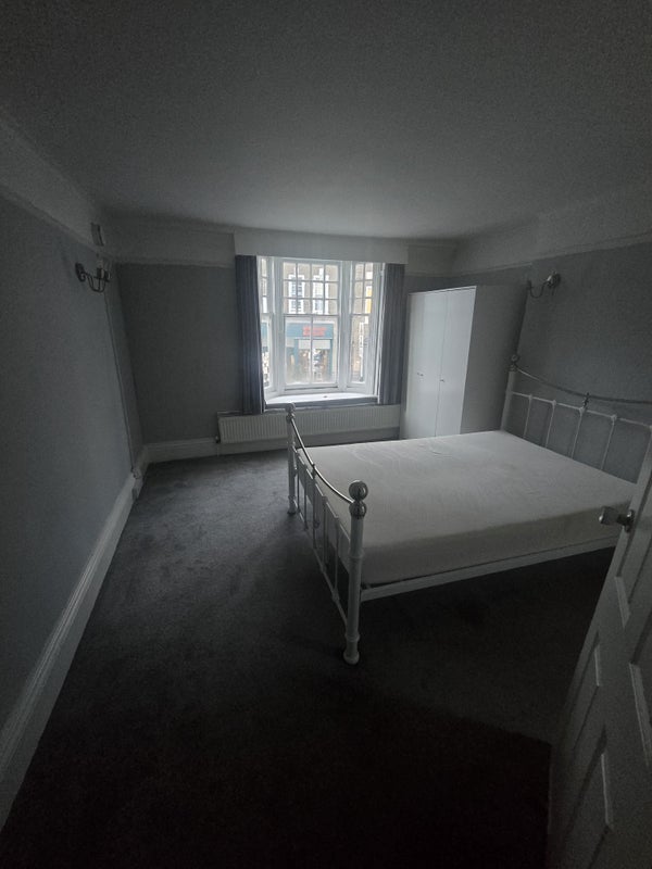 Room High Street in Greater London