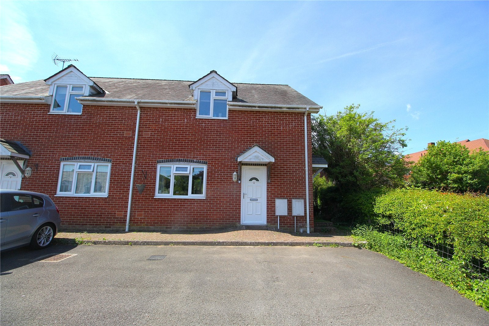 House Lambton Close in East Hampshire