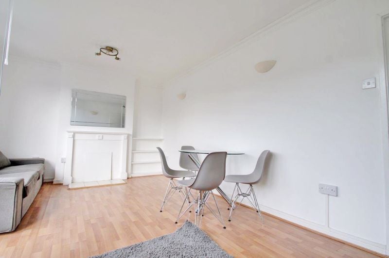 Flat Atwater Close in Greater London