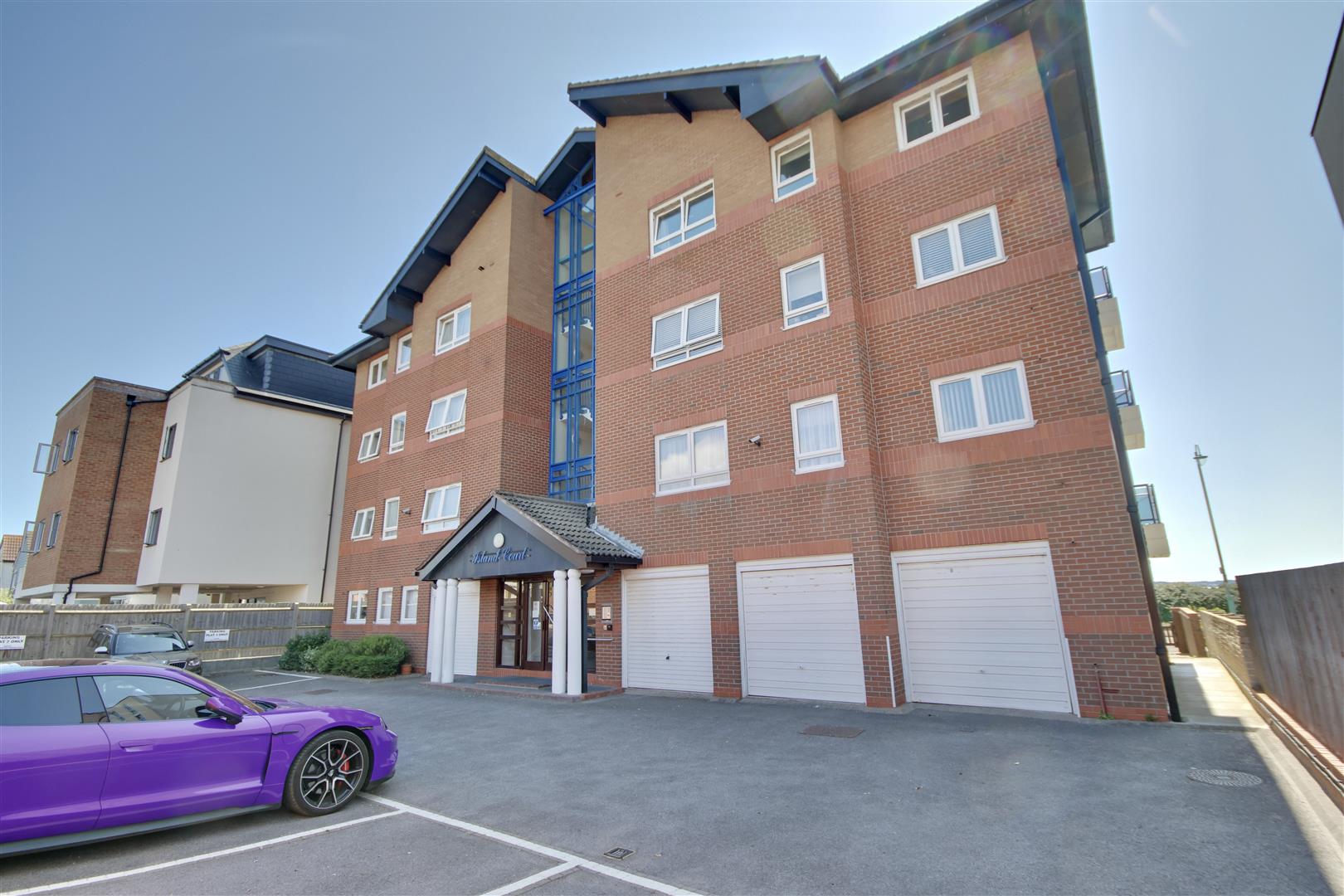 Flat Marine Parade East in Lee-on-the-Solent