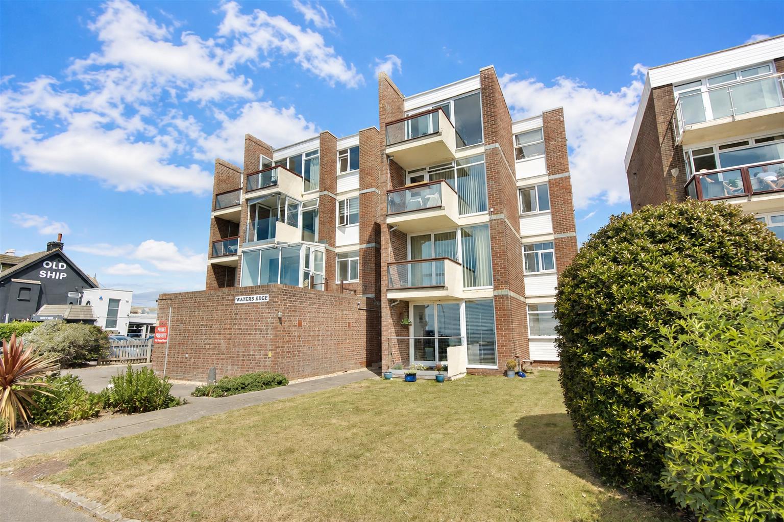 Flat Marine Parade East in Lee-on-the-Solent