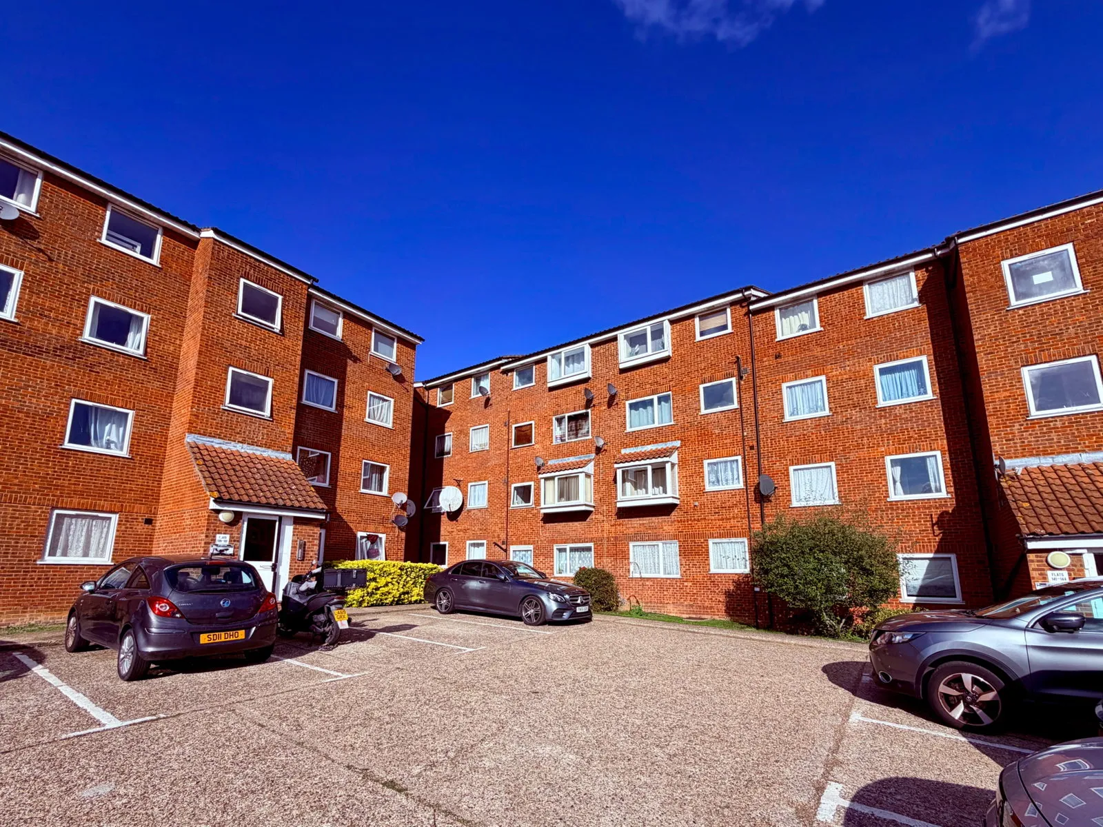 Flat Makepeace Road in Greater London