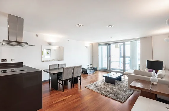 Flat Bridges Court in Greater London