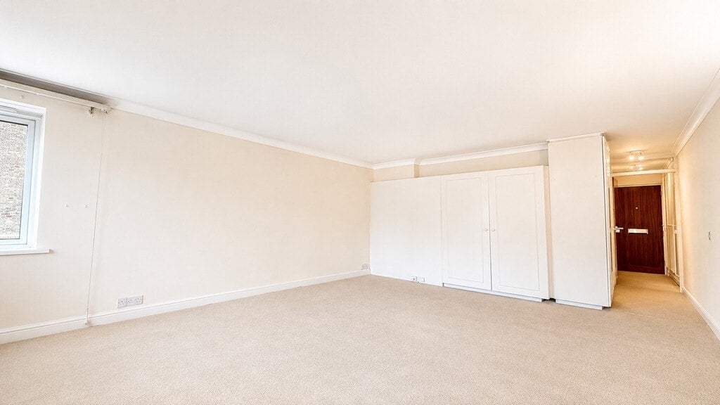 Flat Kensington Place in Greater London