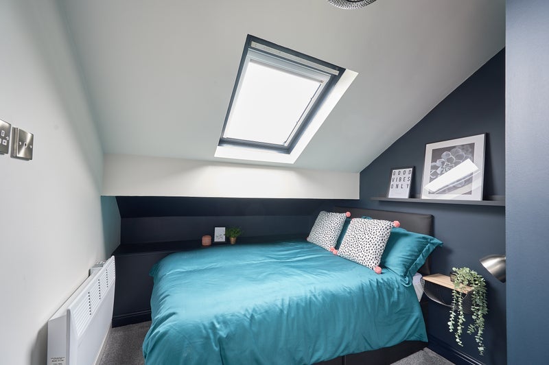Room Lancaster Close in Southport