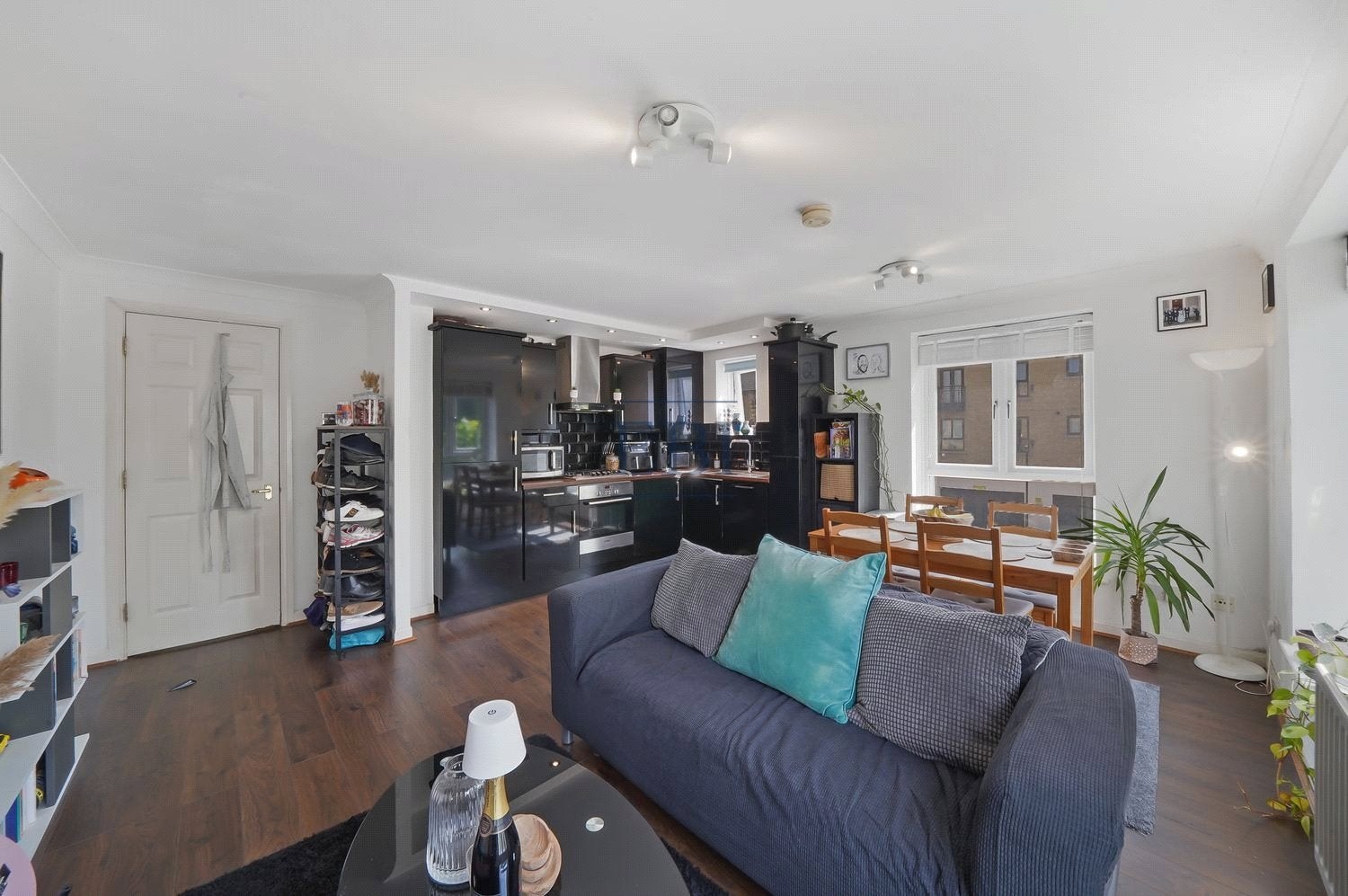 Flat Wesley Avenue in Greater London