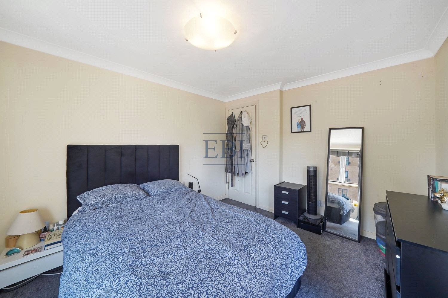 Flat Wesley Avenue in Greater London