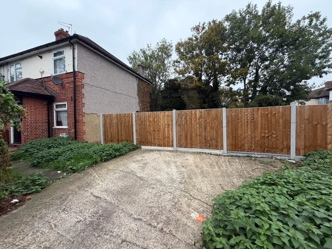 Flat Grantham Gardens in Greater London