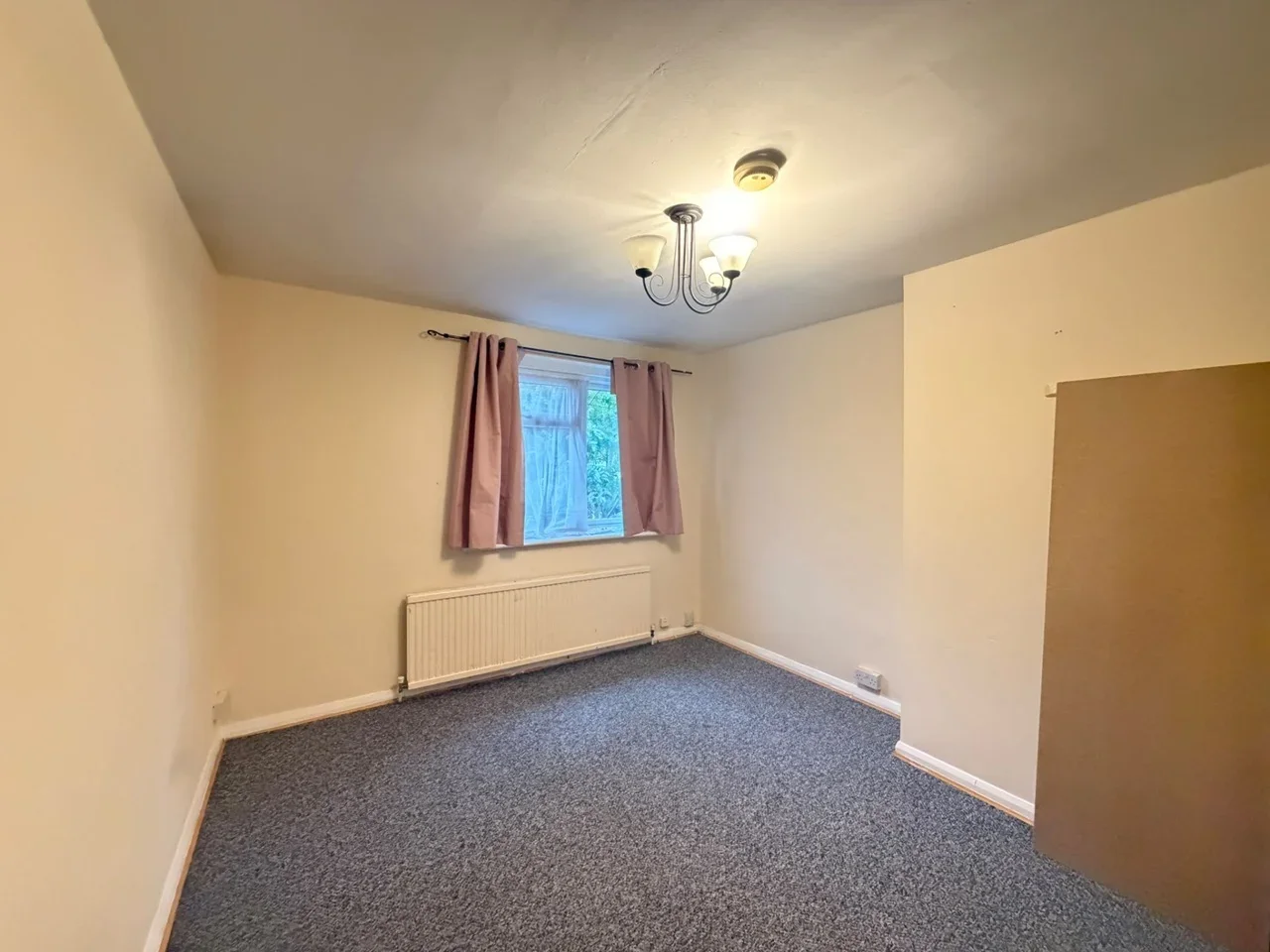 Flat Grantham Gardens in Greater London