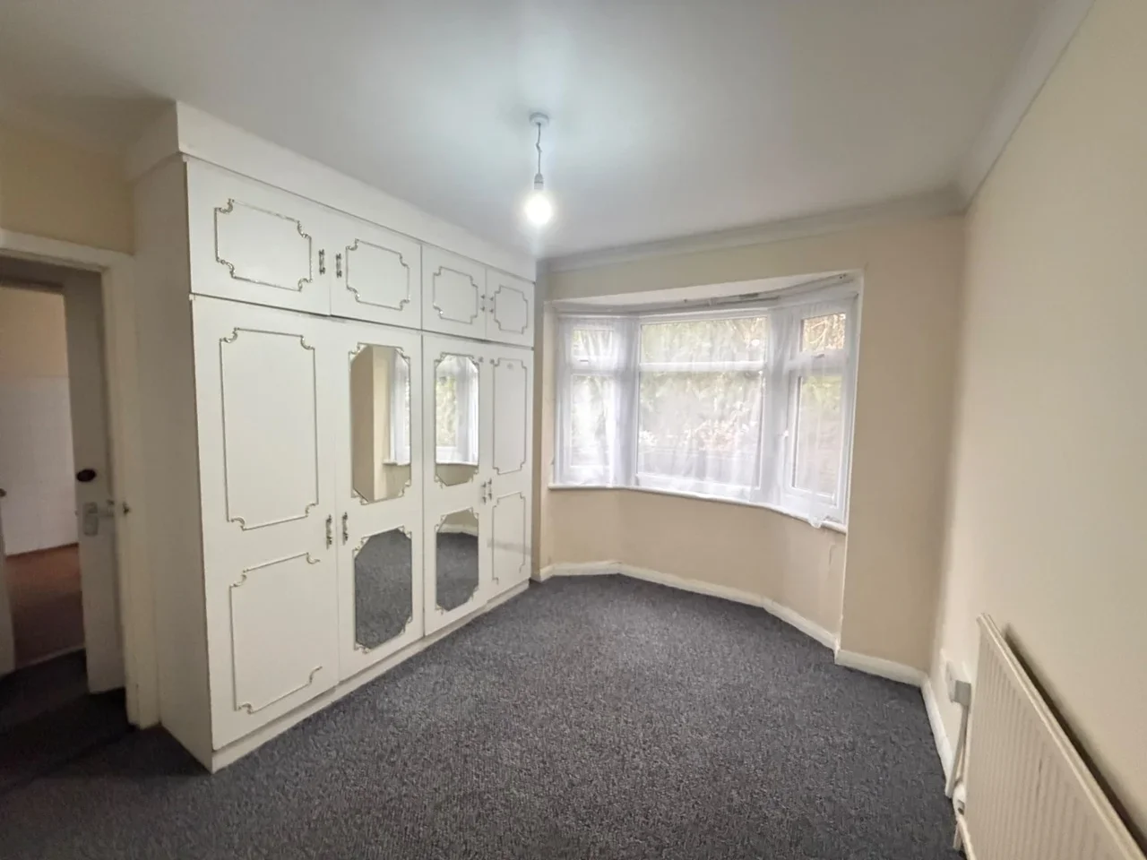 Flat Grantham Gardens in Greater London