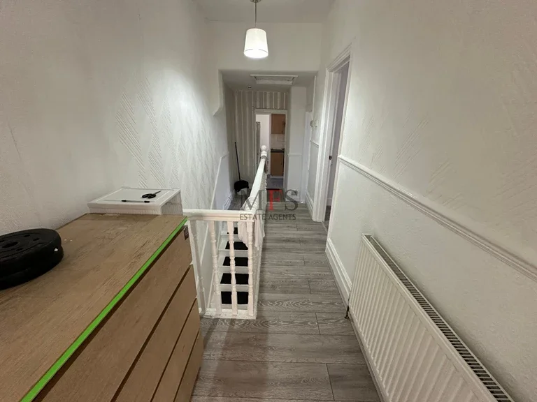 Flat Kingston Road in Greater London