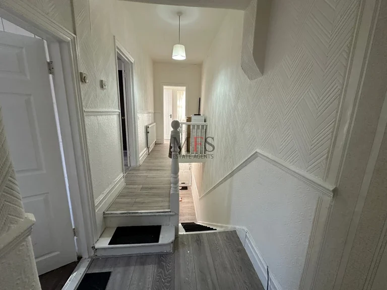 Flat Kingston Road in Greater London