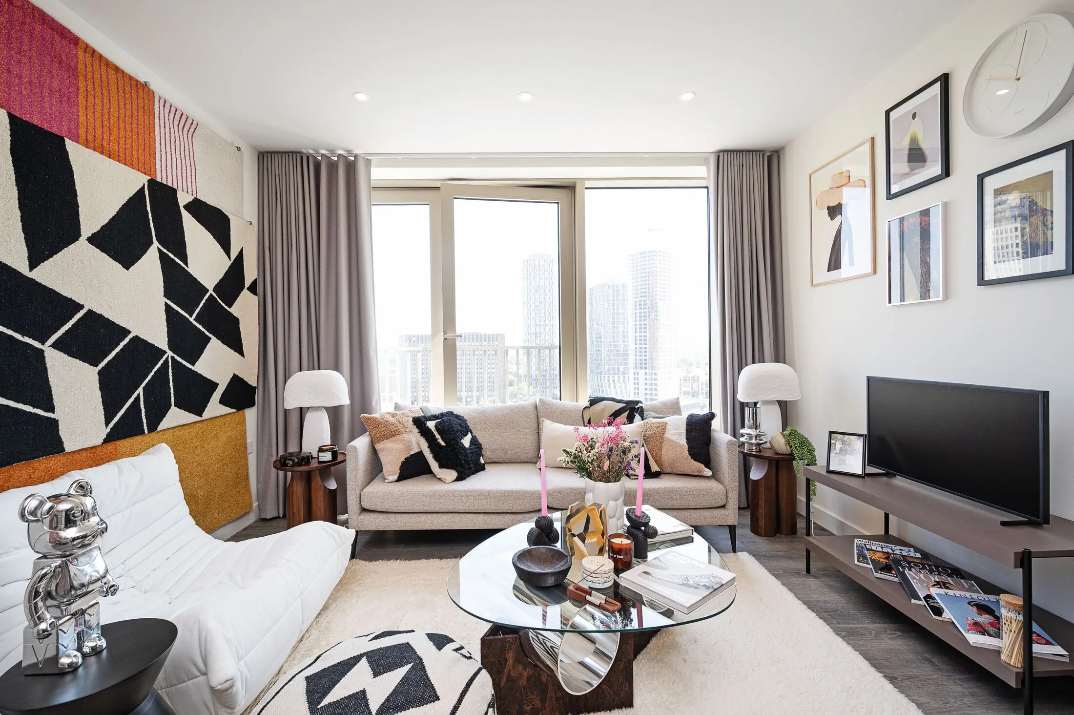 Flat Montfichet Road in Greater London