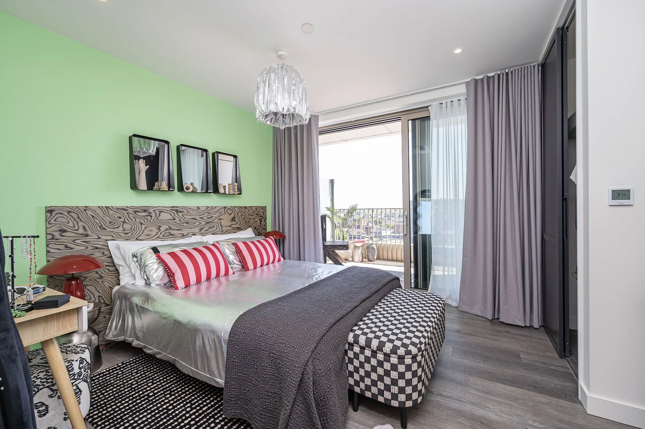 Flat Montfichet Road in Greater London