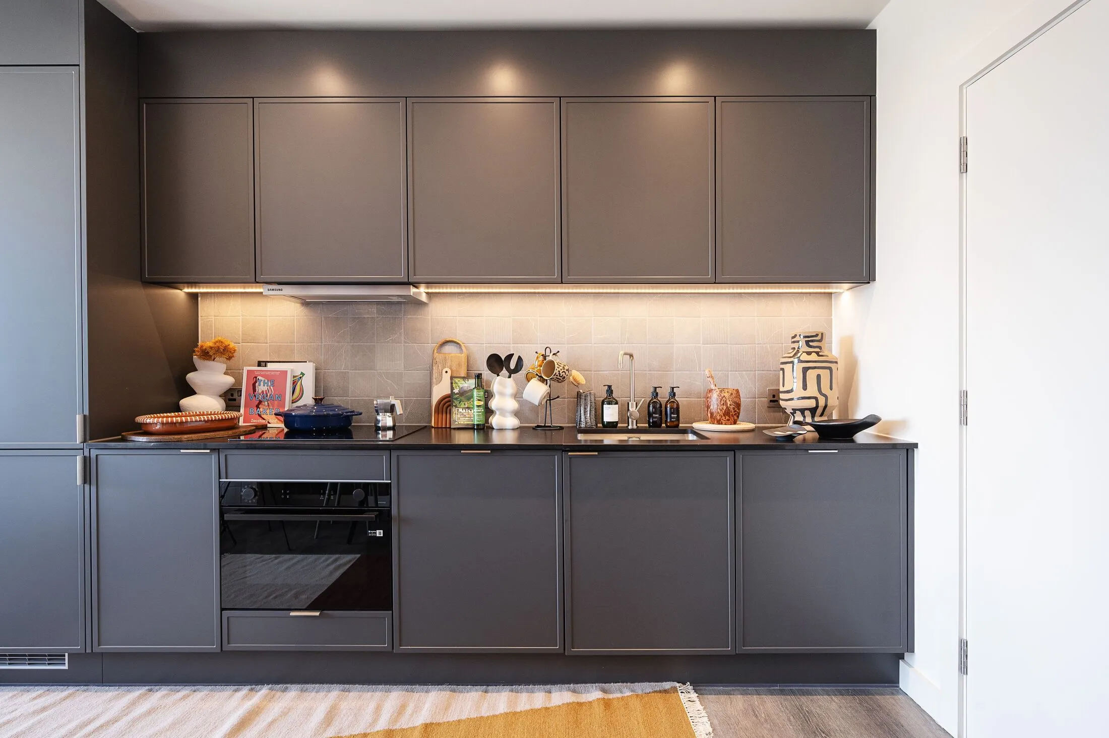 Flat Montfichet Road in Greater London
