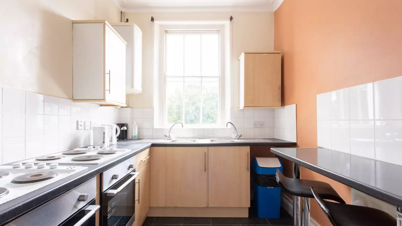 Room Penywern Road in Greater London