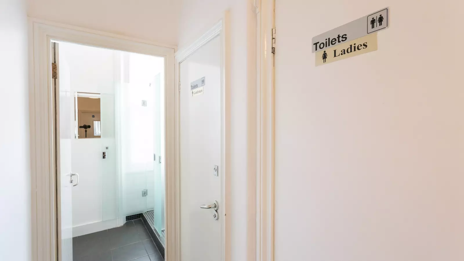 Room Penywern Road in Greater London