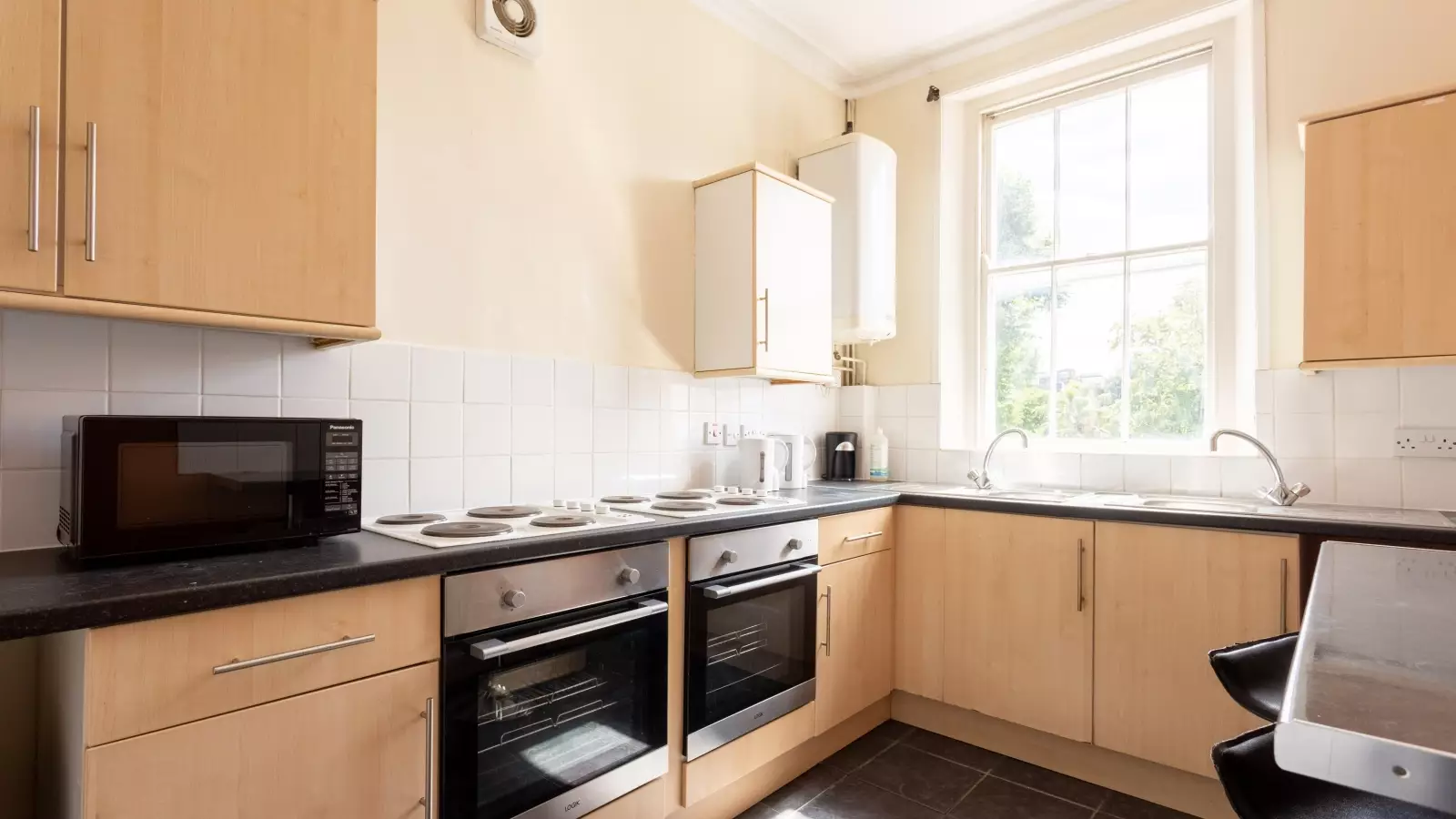 Room Penywern Road in Greater London