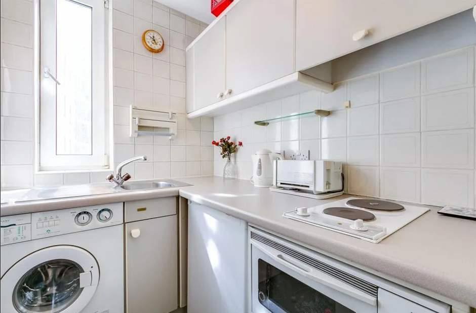 Flat Sloane Avenue in Greater London