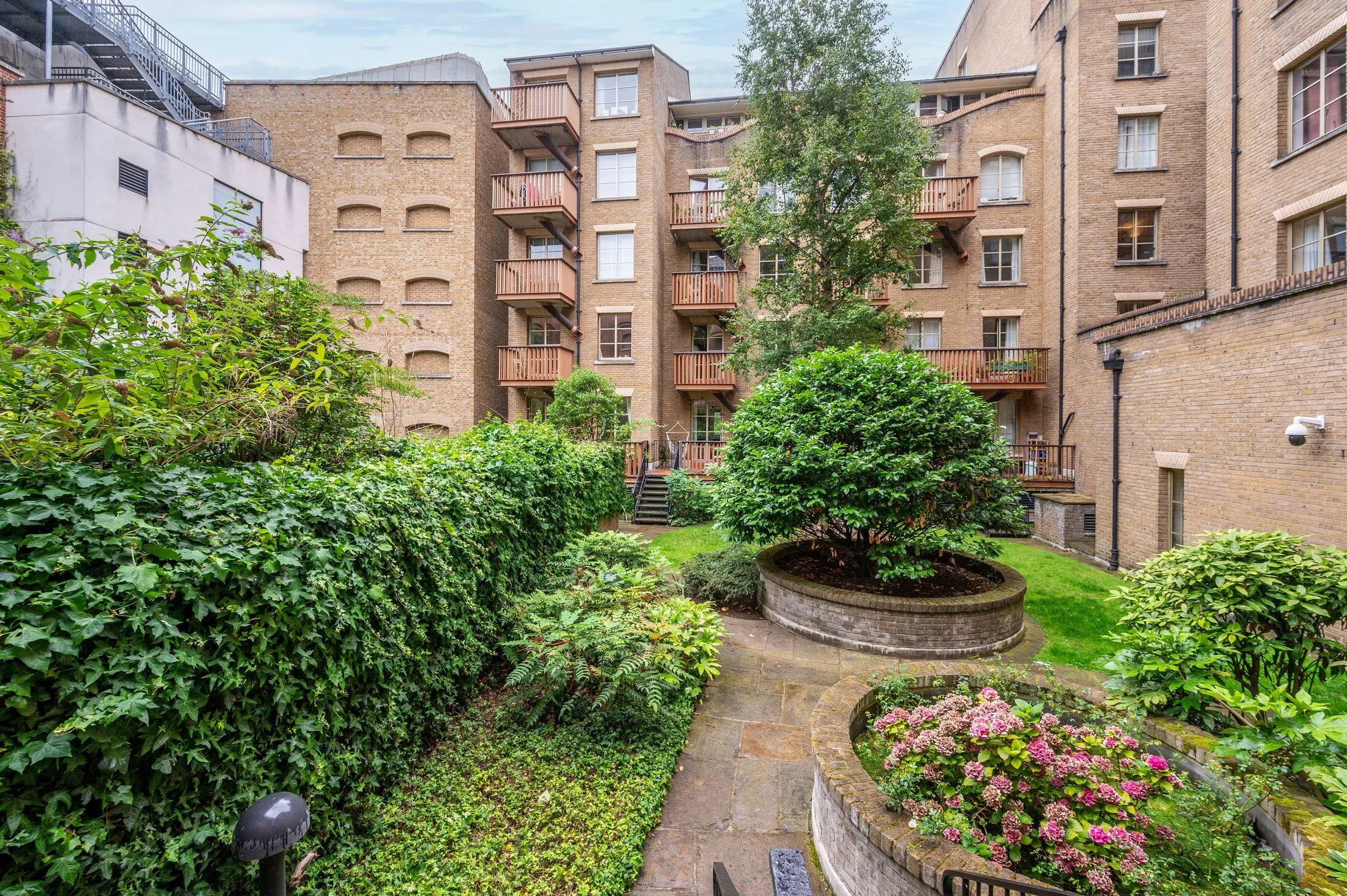 Flat Queen Elizabeth Street in Greater London