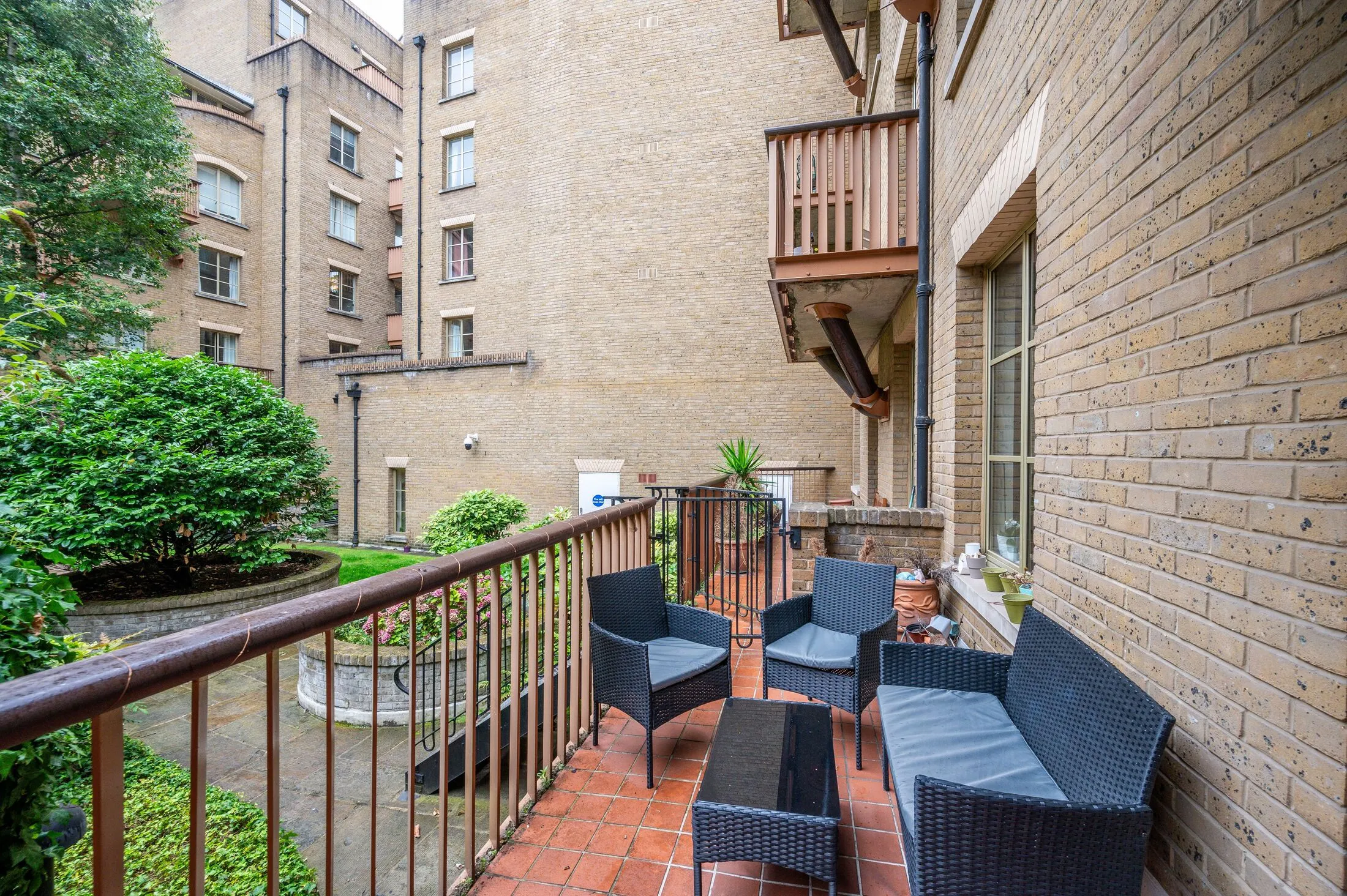 Flat Queen Elizabeth Street in Greater London