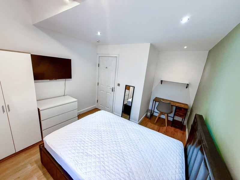 Room Tatton View in Manchester