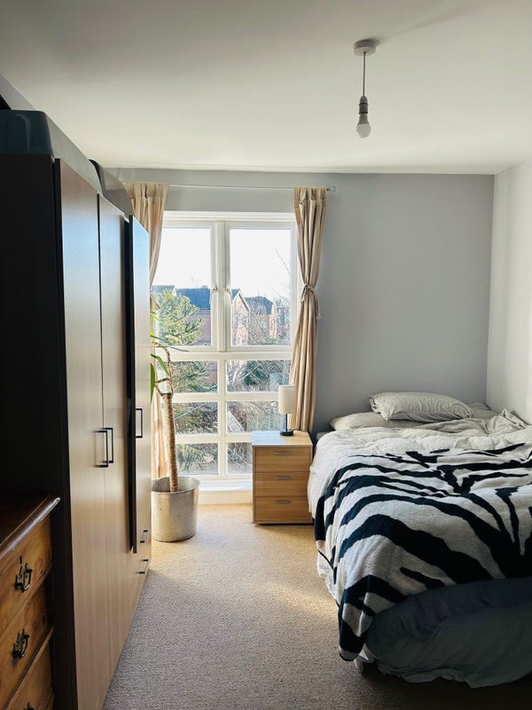Room Cranbourne Road in Manchester
