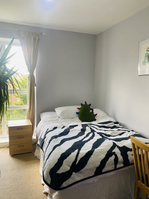 Room Cranbourne Road in Manchester