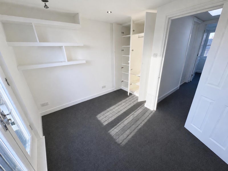 Room Lansdowne Hill in Greater London