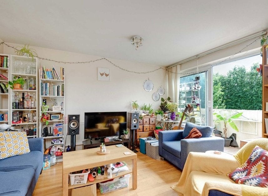 Flat Western Gardens in Greater London