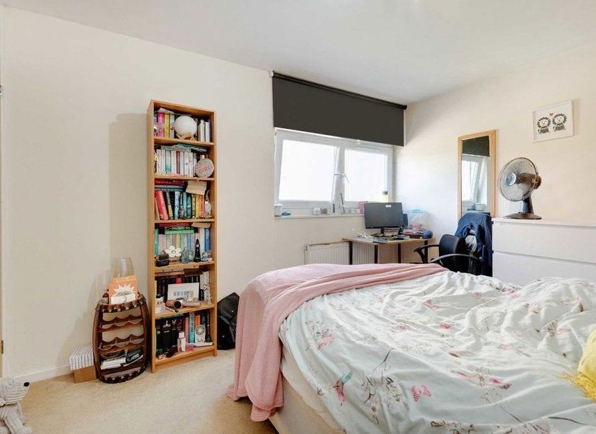 Flat Western Gardens in Greater London