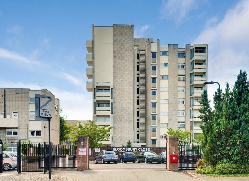 Flat Western Gardens in Greater London