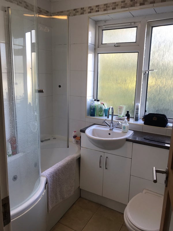 Flat Deans Close in Greater London