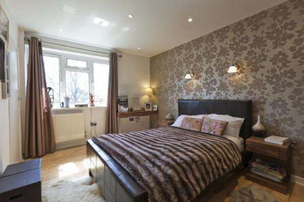 Flat Deans Close in Greater London
